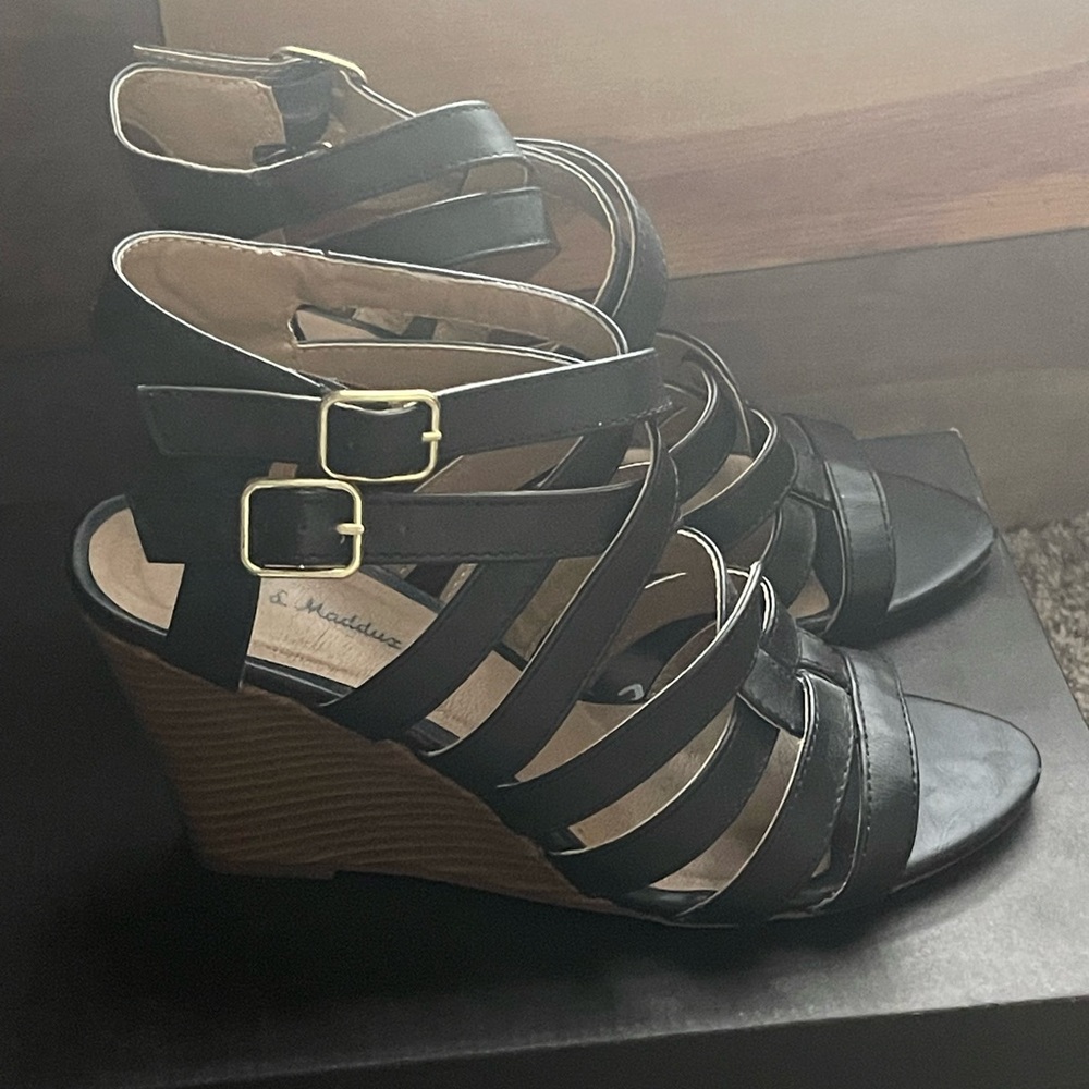 Super cute black wedge sandals